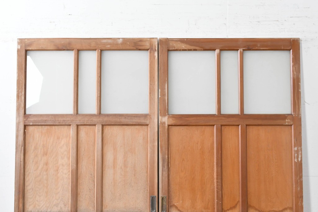 アンティーク建具　昭和初期から中期　ツートンカラー　彩光ガラス入りの引き戸2枚セット　(R-086768)