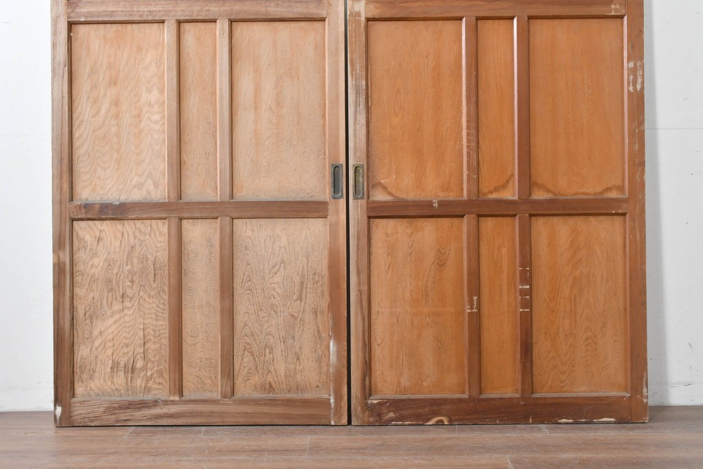 アンティーク建具　昭和初期から中期　ツートンカラー　彩光ガラス入りの引き戸2枚セット　(R-086768)