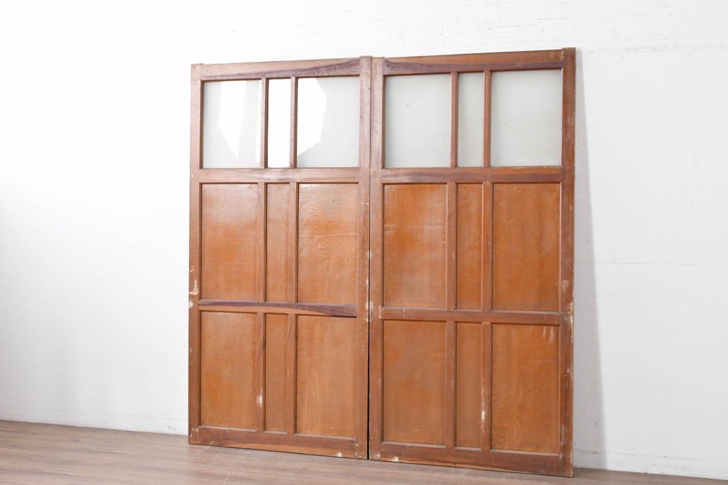 アンティーク建具　昭和初期から中期　彩光ガラス入りの木製引き戸2枚セット　(R-086769)