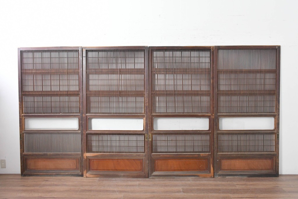 アンティーク建具　大正から昭和初期　腰板欅(ケヤキ)材　上手物!!　丸みのある縦桟のやわらかな表情が魅力の裏障子付き格子戸4枚セット　(R-086770)