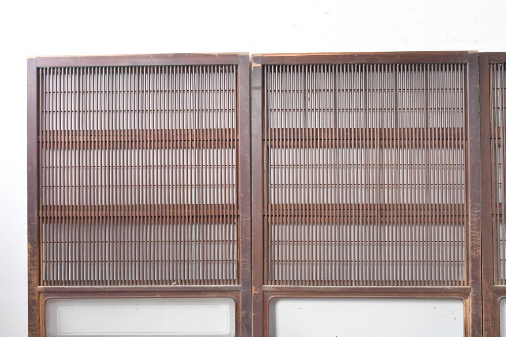 アンティーク建具　大正から昭和初期　腰板欅(ケヤキ)材　上手物!!　丸みのある縦桟のやわらかな表情が魅力の裏障子付き格子戸4枚セット　(R-086770)