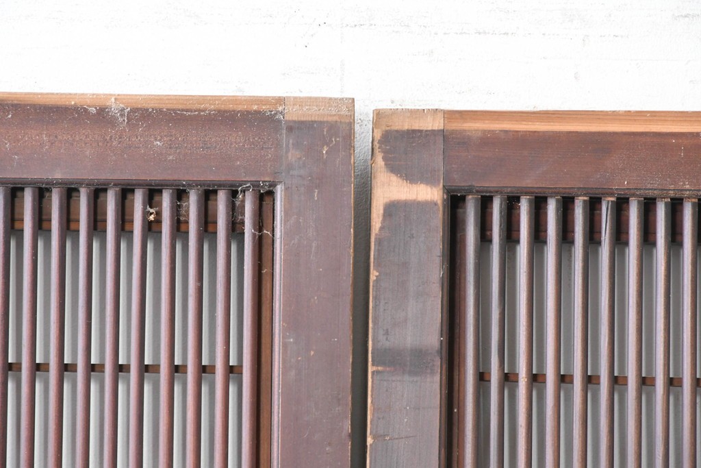 アンティーク建具　大正から昭和初期　腰板欅(ケヤキ)材　上手物!!　丸みのある縦桟のやわらかな表情が魅力の裏障子付き格子戸4枚セット　(R-086770)