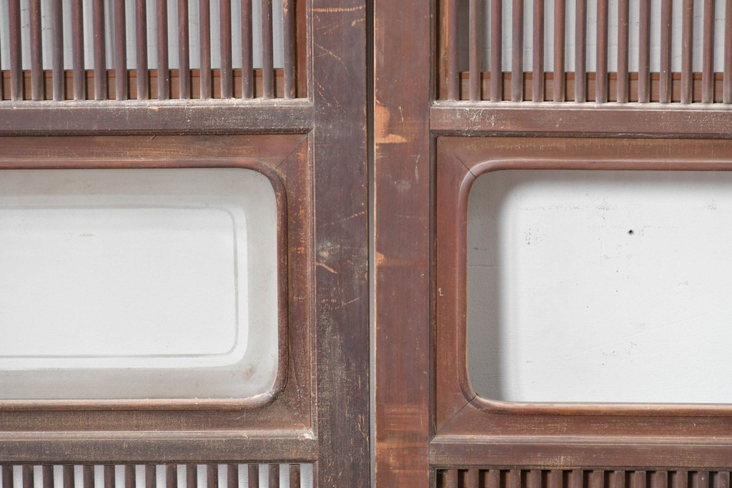 アンティーク建具　大正から昭和初期　腰板欅(ケヤキ)材　上手物!!　丸みのある縦桟のやわらかな表情が魅力の裏障子付き格子戸4枚セット　(R-086770)