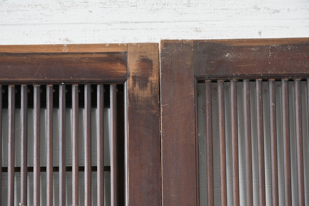 アンティーク建具　大正から昭和初期　腰板欅(ケヤキ)材　上手物!!　丸みのある縦桟のやわらかな表情が魅力の裏障子付き格子戸4枚セット　(R-086770)