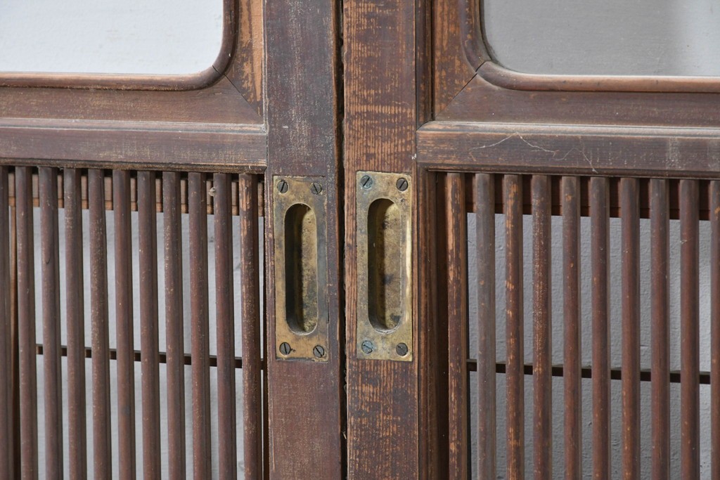 アンティーク建具　大正から昭和初期　腰板欅(ケヤキ)材　上手物!!　丸みのある縦桟のやわらかな表情が魅力の裏障子付き格子戸4枚セット　(R-086770)