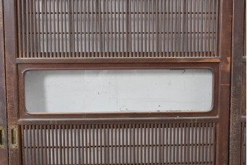 アンティーク建具　大正から昭和初期　腰板欅(ケヤキ)材　上手物!!　丸みのある縦桟のやわらかな表情が魅力の裏障子付き格子戸4枚セット　(R-086770)