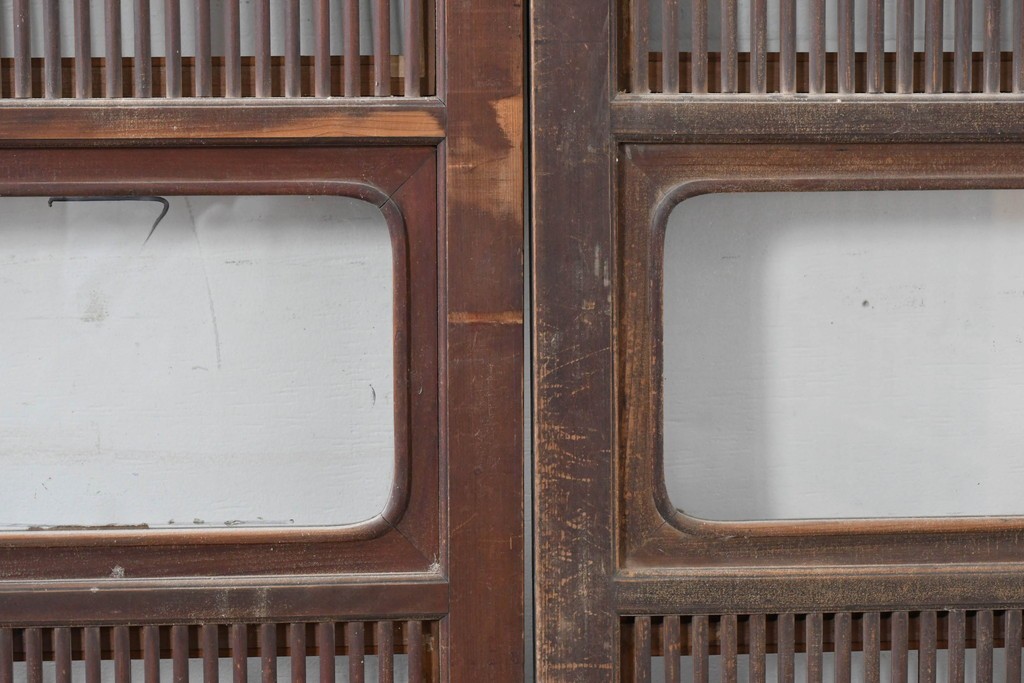 アンティーク建具　大正から昭和初期　腰板欅(ケヤキ)材　上手物!!　丸みのある縦桟のやわらかな表情が魅力の裏障子付き格子戸4枚セット　(R-086770)