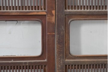 アンティーク建具　大正から昭和初期　腰板欅(ケヤキ)材　上手物!!　丸みのある縦桟のやわらかな表情が魅力の裏障子付き格子戸4枚セット　(R-086770)