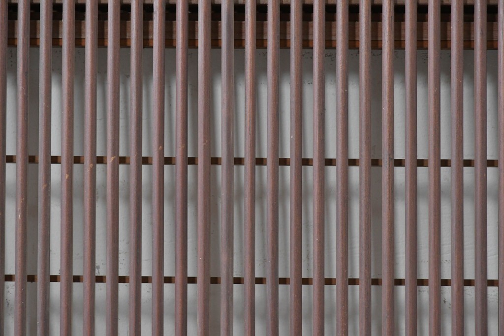 アンティーク建具　大正から昭和初期　腰板欅(ケヤキ)材　上手物!!　丸みのある縦桟のやわらかな表情が魅力の裏障子付き格子戸4枚セット　(R-086770)