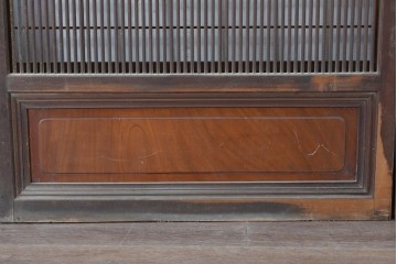 アンティーク建具　大正から昭和初期　腰板欅(ケヤキ)材　上手物!!　丸みのある縦桟のやわらかな表情が魅力の裏障子付き格子戸4枚セット　(R-086770)