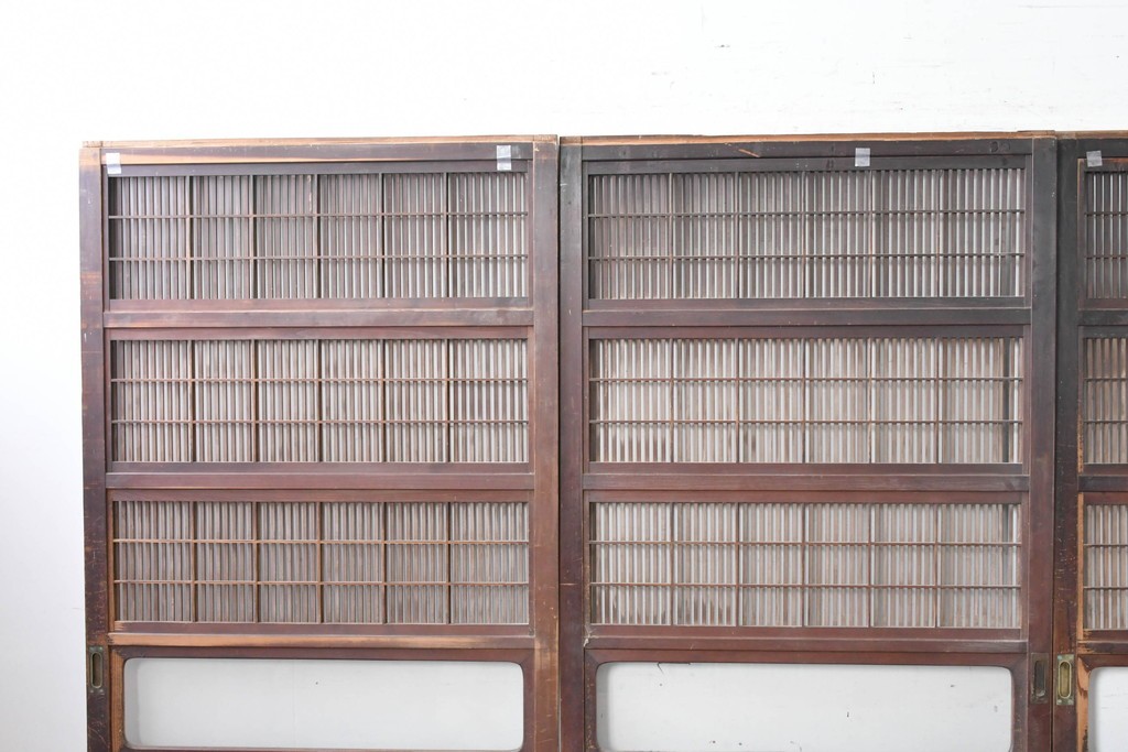 アンティーク建具　大正から昭和初期　腰板欅(ケヤキ)材　上手物!!　丸みのある縦桟のやわらかな表情が魅力の裏障子付き格子戸4枚セット　(R-086770)