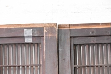 アンティーク建具　大正から昭和初期　腰板欅(ケヤキ)材　上手物!!　丸みのある縦桟のやわらかな表情が魅力の裏障子付き格子戸4枚セット　(R-086770)