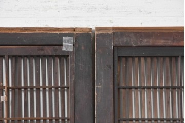 アンティーク建具　大正から昭和初期　腰板欅(ケヤキ)材　上手物!!　丸みのある縦桟のやわらかな表情が魅力の裏障子付き格子戸4枚セット　(R-086770)