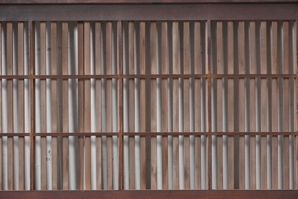 アンティーク建具　大正から昭和初期　腰板欅(ケヤキ)材　上手物!!　丸みのある縦桟のやわらかな表情が魅力の裏障子付き格子戸4枚セット　(R-086770)