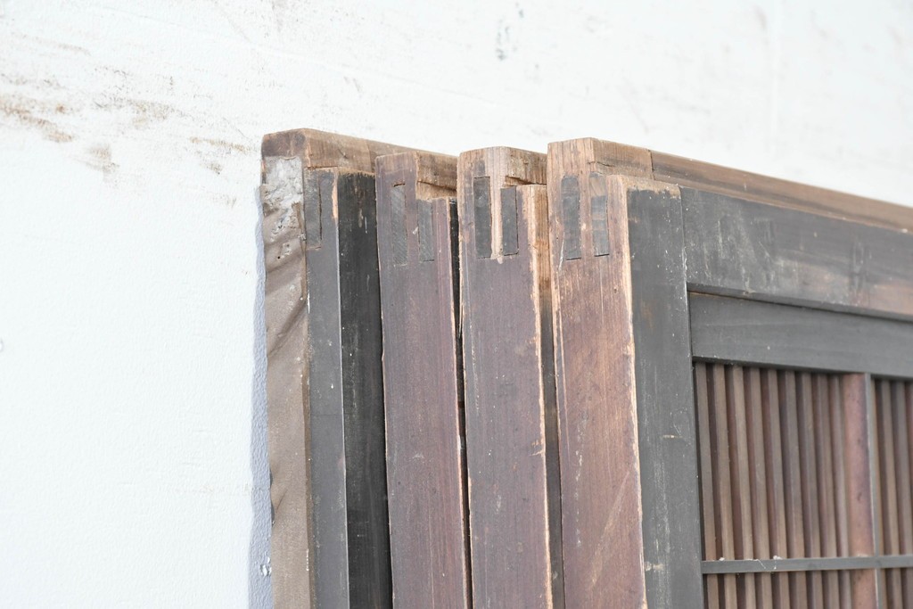 アンティーク建具　大正から昭和初期　腰板欅(ケヤキ)材　上手物!!　丸みのある縦桟のやわらかな表情が魅力の裏障子付き格子戸4枚セット　(R-086770)