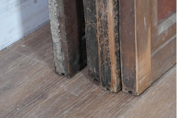 アンティーク建具　大正から昭和初期　腰板欅(ケヤキ)材　上手物!!　丸みのある縦桟のやわらかな表情が魅力の裏障子付き格子戸4枚セット　(R-086770)