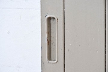 アンティーク建具　昭和初期　ペンキ仕上げがレトロな背の高い引き戸1枚　(R-086772)