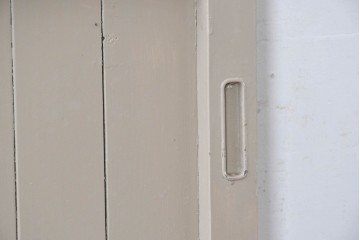 アンティーク建具　昭和初期　ペンキ仕上げがレトロな背の高い引き戸1枚　(R-086772)