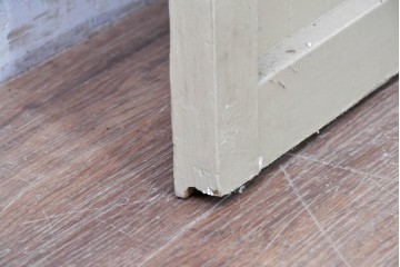 アンティーク建具　昭和初期　ペンキ仕上げがレトロな背の高い引き戸1枚　(R-086772)