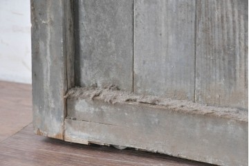 アンティーク建具　昭和初期　シャビーなペンキ仕上げの背の高い引き戸1枚　(R-086773)