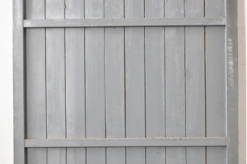 アンティーク建具　昭和初期　シャビーなペンキ仕上げの背の高い引き戸1枚　(R-086774)