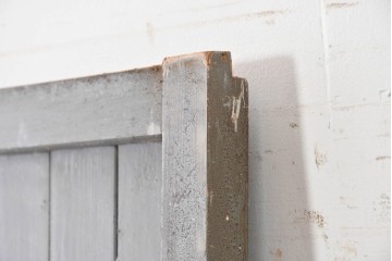 アンティーク建具　昭和初期　シャビーなペンキ仕上げの背の高い引き戸1枚　(R-086774)