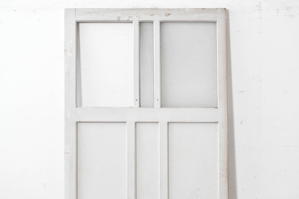 ヴィンテージ建具　昭和中期　シャビーなペンキ仕上げのガラス入りドア1枚　(R-086775)