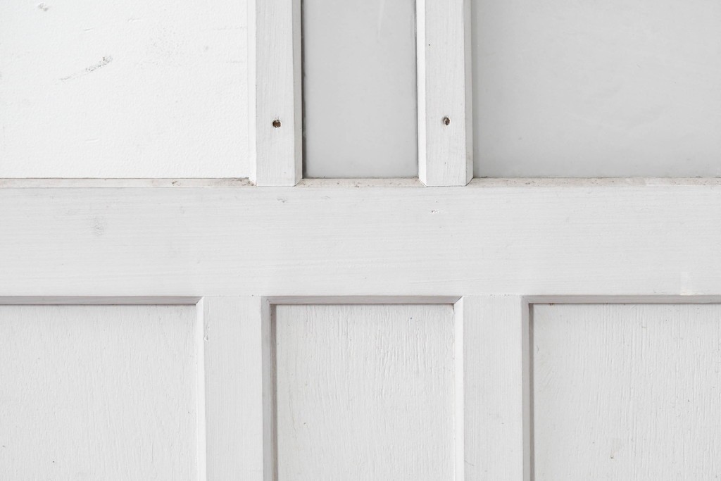 ヴィンテージ建具　昭和中期　シャビーなペンキ仕上げのガラス入りドア1枚　(R-086775)