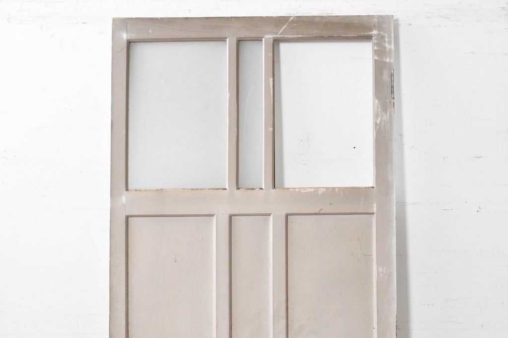 ヴィンテージ建具　昭和中期　シャビーなペンキ仕上げのガラス入りドア1枚　(R-086775)