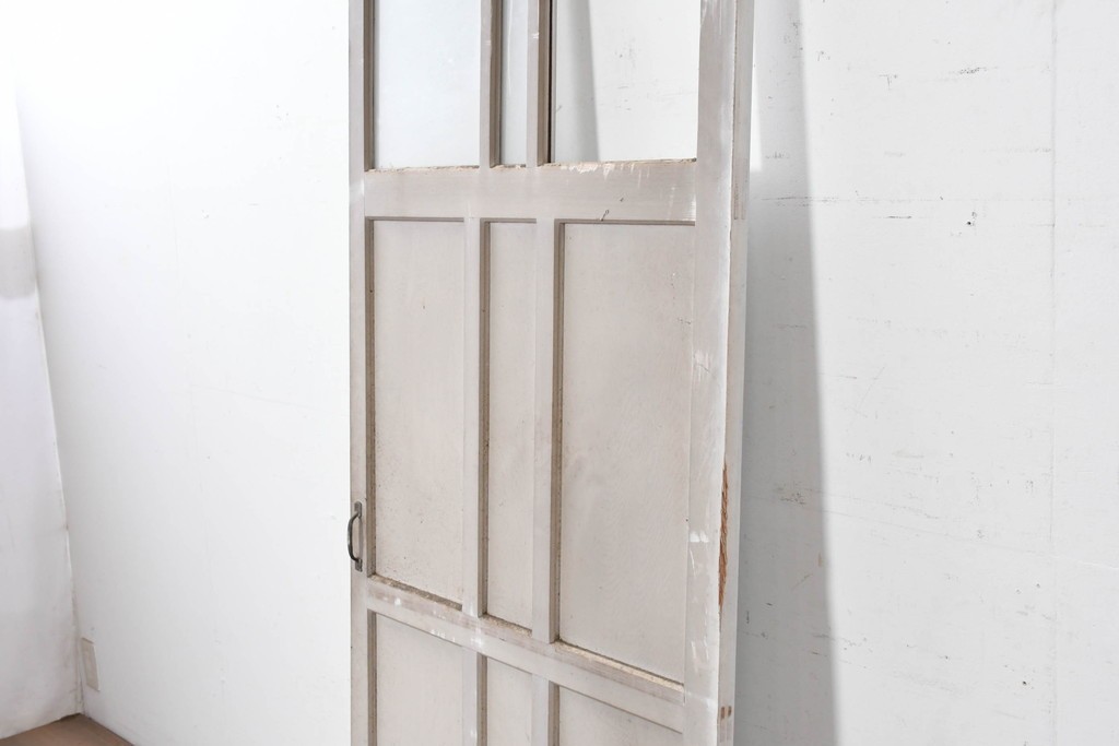 ヴィンテージ建具　昭和中期　シャビーなペンキ仕上げのガラス入りドア1枚　(R-086775)