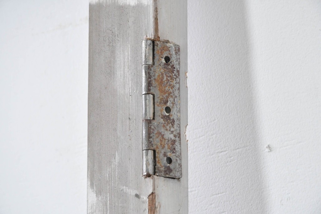 ヴィンテージ建具　昭和中期　シャビーなペンキ仕上げのガラス入りドア1枚　(R-086775)