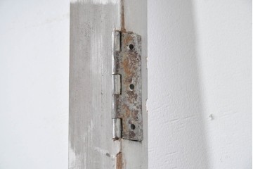 ヴィンテージ建具　昭和中期　シャビーなペンキ仕上げのガラス入りドア1枚　(R-086775)