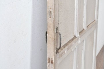 ヴィンテージ建具　昭和中期　シャビーなペンキ仕上げのガラス入りドア1枚　(R-086775)