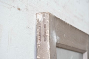 ヴィンテージ建具　昭和中期　シャビーなペンキ仕上げのガラス入りドア1枚　(R-086775)