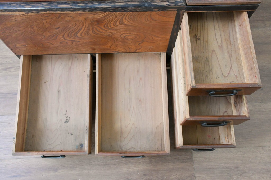 和製アンティーク　大正～昭和初期　総欅(ケヤキ)材　縁(黒柿材)　重厚な木味が魅力の長火鉢　(R-086778)