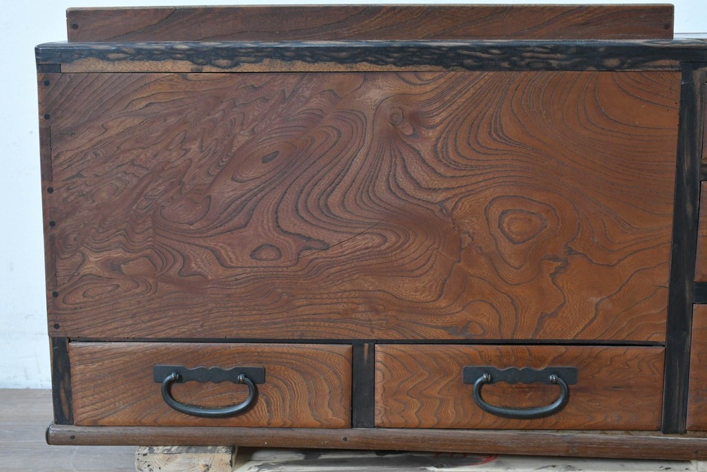 和製アンティーク　大正～昭和初期　総欅(ケヤキ)材　縁(黒柿材)　重厚な木味が魅力の長火鉢　(R-086778)