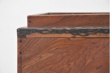 和製アンティーク　大正～昭和初期　総欅(ケヤキ)材　縁(黒柿材)　重厚な木味が魅力の長火鉢　(R-086778)