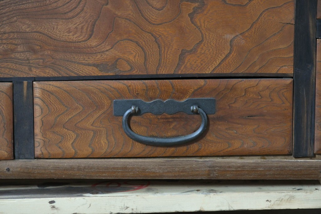 和製アンティーク　大正～昭和初期　総欅(ケヤキ)材　縁(黒柿材)　重厚な木味が魅力の長火鉢　(R-086778)