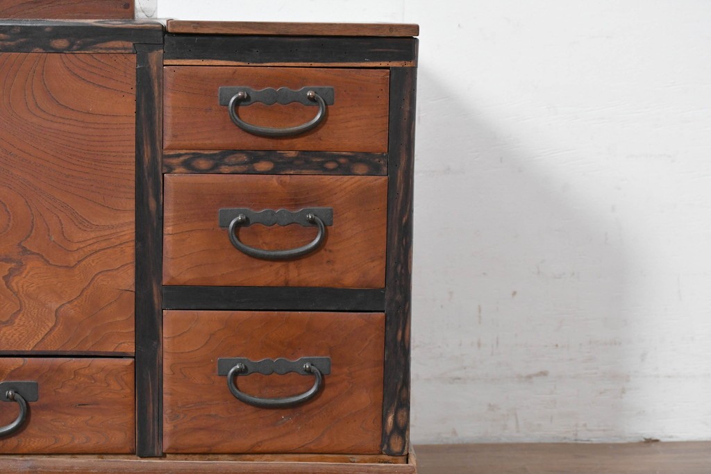 和製アンティーク　大正～昭和初期　総欅(ケヤキ)材　縁(黒柿材)　重厚な木味が魅力の長火鉢　(R-086778)