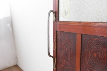 アンティーク建具　大正から昭和初期　レトロなガラス窓と味わい深い木目が目を引く細身のドア1枚　(R-086779)