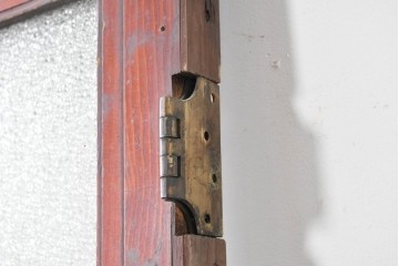 アンティーク建具　大正から昭和初期　レトロなガラス窓と味わい深い木目が目を引く細身のドア1枚　(R-086779)