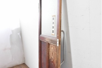アンティーク建具　大正から昭和初期　レトロなガラス窓と味わい深い木目が目を引く細身のドア1枚　(R-086779)