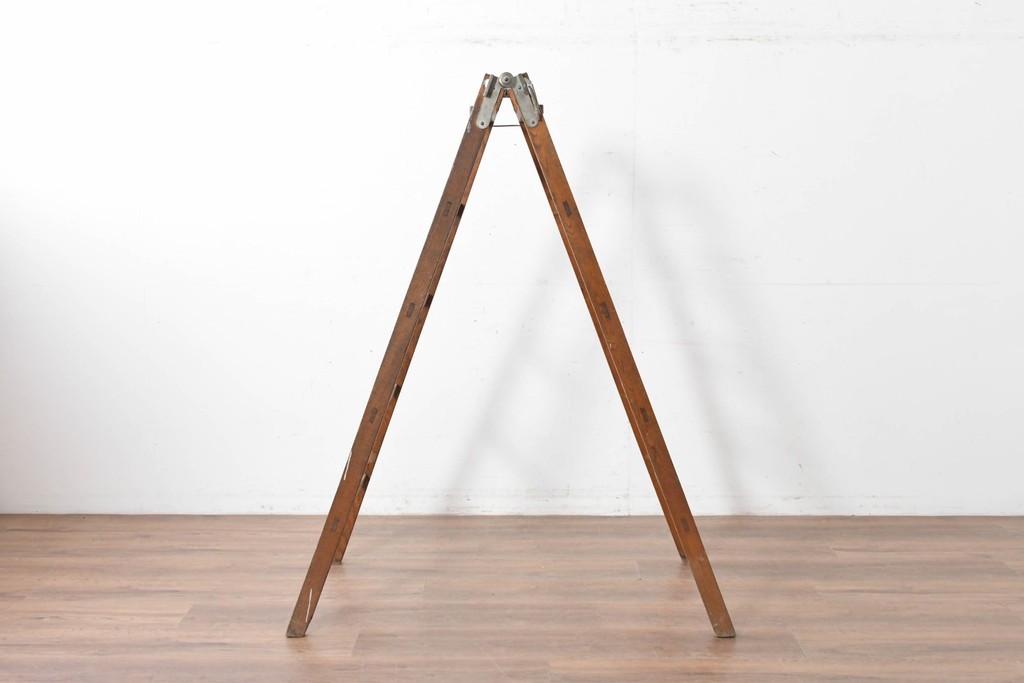 和製アンティーク　樫(カシ)材　レトロな雰囲気の木製脚立　(R-086781)