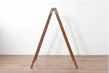 和製アンティーク　樫(カシ)材　レトロな雰囲気の木製脚立　(R-086781)