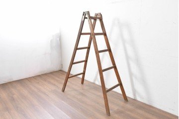 和製アンティーク　樫(カシ)材　レトロな雰囲気の木製脚立　(R-086781)