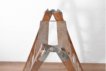 和製アンティーク　樫(カシ)材　レトロな雰囲気の木製脚立　(R-086781)