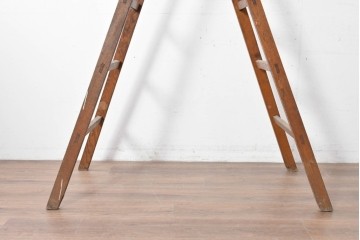 和製アンティーク　樫(カシ)材　レトロな雰囲気の木製脚立　(R-086781)