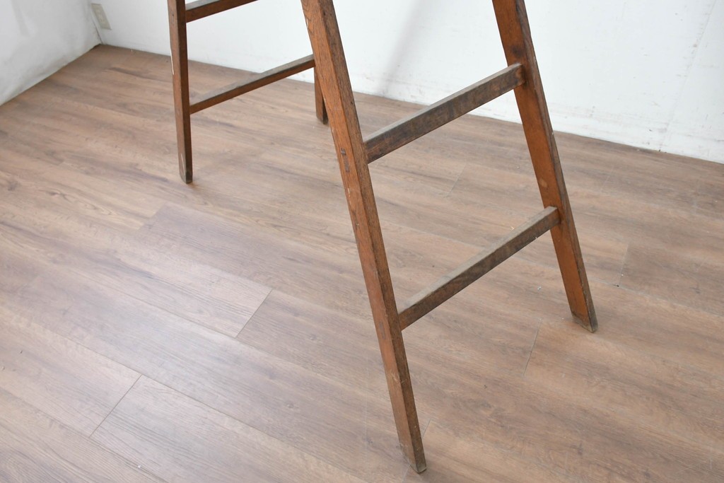 和製アンティーク　樫(カシ)材　レトロな雰囲気の木製脚立　(R-086781)