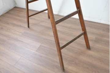 和製アンティーク　樫(カシ)材　レトロな雰囲気の木製脚立　(R-086781)