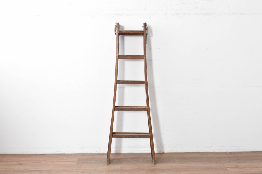 和製アンティーク　樫(カシ)材　レトロな雰囲気の木製脚立　(R-086781)